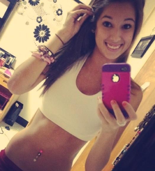 ComeAtMeBrah19's tweet photo. Look at my gf aint she pretty ;) love ya babe http://t.co/XO4qSjwC