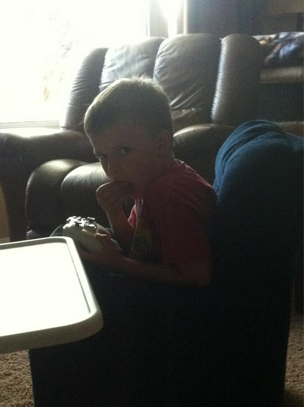 TfuckinWEBB's tweet image. Funny how my little brother cant read, but he can navigate and type passwords into the Xbox #gamer #6yrsOld #TinyChair