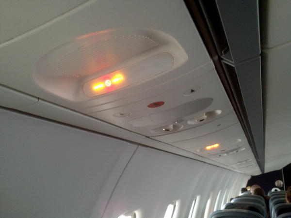 SmokingLaw's tweet photo. My plane was smoke free! Watch my YouTube to see my trip http://t.co/LHRcPm2f http://t.co/yOvU94Jb