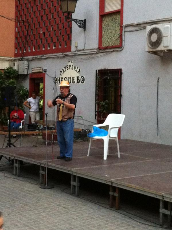 AVVReienjaume's tweet photo. El nostre conta contes particular, el mestre Tico, que gran!!
Demá mes, i després, Taula redona.
Vine i paticipa. http://t.co/ZlMCF1gr