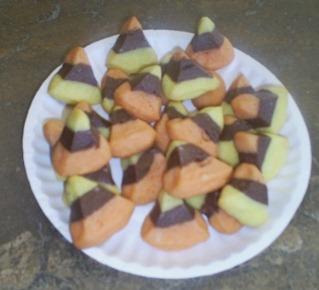 BakngInATornado's tweet image. Thursday is Secret Subject post day. Mine&apos;s done I&apos;ll have a cookie while u finish yours. bakinginatornado.blogspot.com/2012/10/its-oc… #blogfun