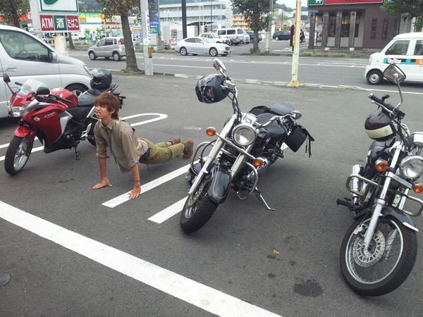 はじめしゃちょー Hajime 左から2番目のバイクが良い Http T Co Ksk3ym3l