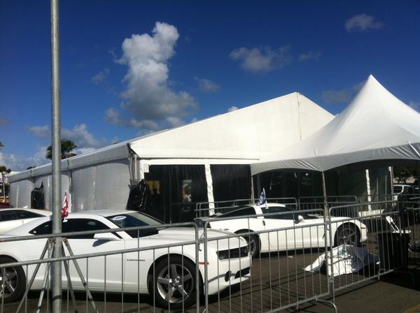 BIGTOP_PR's tweet photo. Ya terminado nuestro montaje del GM AUTO SALE en Plaza Carolina! http://t.co/GGQsupbx