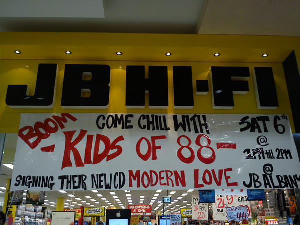JBHiFiNZ's tweet photo. Come chill with @KIDS_OF_88 @JBAlbanyNZ this Sat 1pm-2pm &amp; get them to sign your copy of #modernlove!! http://t.co/tSCWxooz