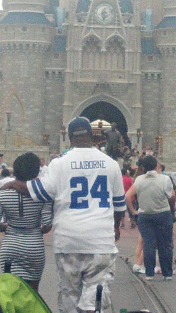 jchafin379's tweet image. @NFLRT instead of going to practice #moclaiborne decided to fly to Disney on #jerryjones  #cowboys