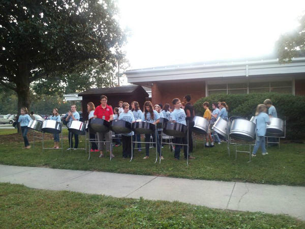 QLMSmSAM's tweet photo. RT @ahallsoa: mSAM on the steel drums for Queens Lake's Back-to-School night :-) #QLMSmSAM #qlms13 http://t.co/AI7aY1Sg