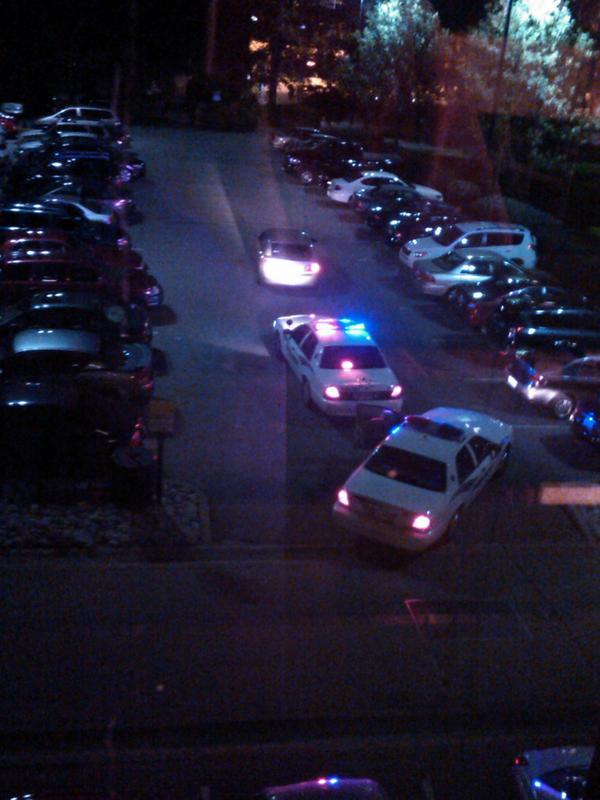 RatchetKay's tweet image. Breaking News coming to you live from my dorm window #UofLproblems