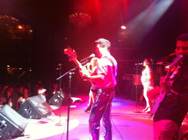 davemcclure's tweet photo. #SVvoice wow Sara rockin' Rollin in the Deep, w/ backup vocals by Tim Chang. http://t.co/Ii3RXcnk