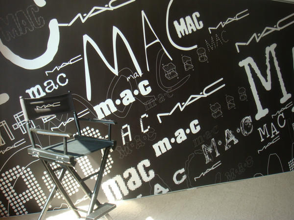 MAC_suk_b's tweet photo. MAC은 이번 제 17회 부산국제영화제에도 공식 메이크업 후원사로 참여합니다. MAC과 함께 하는 부산국제영화제의 레드카펫부터 비하인드씬을 직접 확인하세요. http://t.co/wQv8xLSg