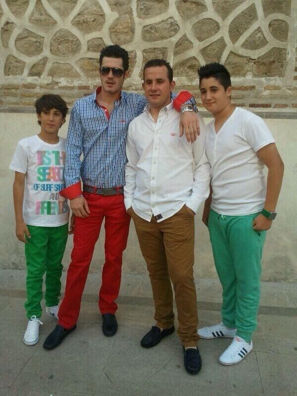 pichelas23's tweet photo. Los pichelas http://t.co/xYos8duM