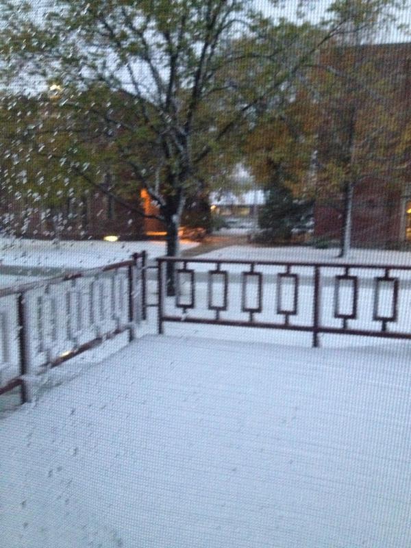 missyschroeder1's tweet image. Blizzard in October! #UNDproblems
