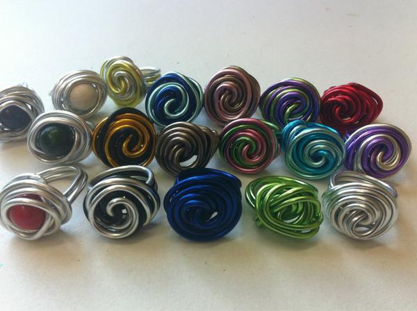 HoeraIkTrakteer's tweet photo. Volg ons!! En maak kan op een #gratis handgemaakte ring!! RT http://t.co/KlooO0JG