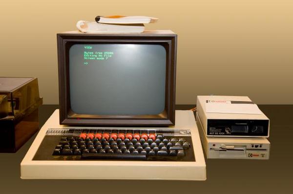 kezzamartino's tweet image. #primaryschoolmemories using this bad boy!! #bbccomputer