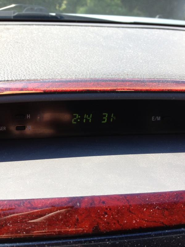 natalievick's tweet photo. Welcome back flip flop weather #30degrees #notcomplaining http://t.co/4vnAQR9n