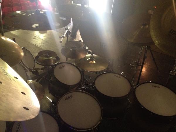 facedrummer's tweet photo. ...sbaaaaammmmm...registrare in teatro..figataaaa http://t.co/6y0LjBye