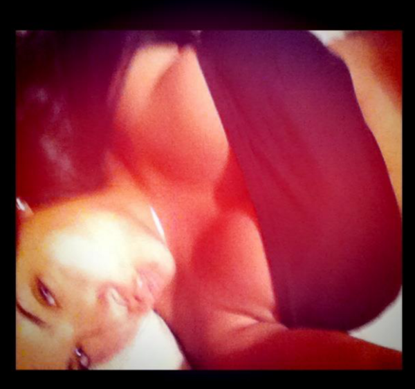 RealLuisLopez's tweet photo. "@BodyDiana: Kisses for my true new followers http://t.co/hIkr5C6y" -- Hey ma!