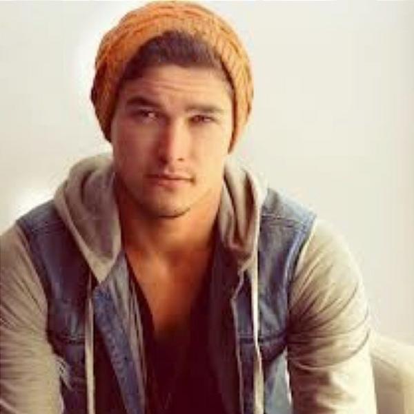 VaJayJayGang's tweet photo. RT if you love Zach <3 http://t.co/Ps0KEcji