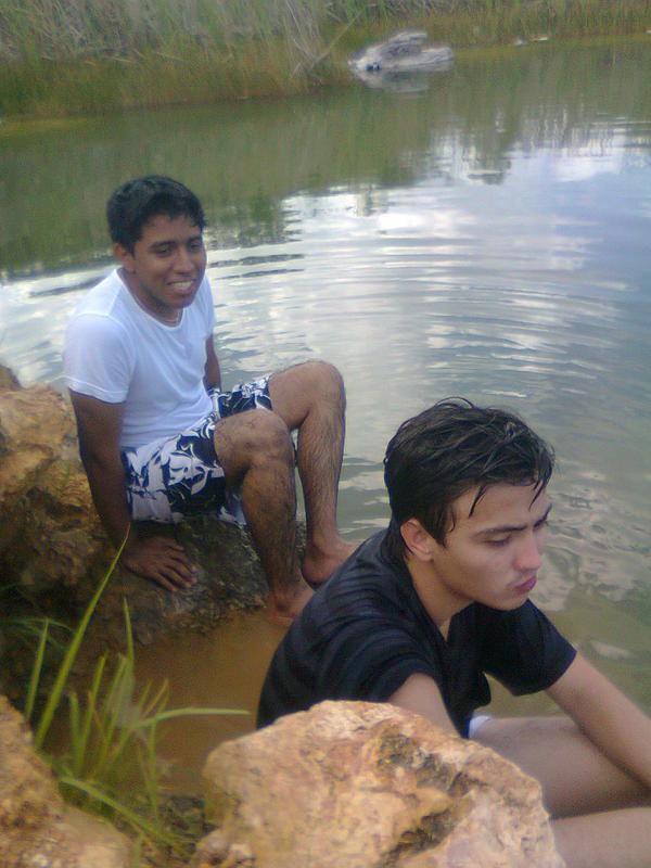 DaanCelis's tweet photo. Perrita mojada! AJAJAJAJAJA. @vaaladez  @Ferdy_RH http://t.co/rDsxDNdC
