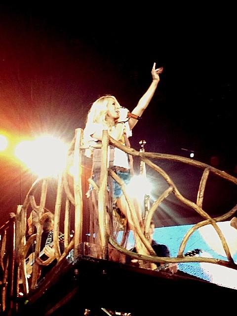 BlingBlingSandy's tweet photo. @carrieunderwood Thank youu for such an amazing concert carrie!!!! I had a blast!! <3 #blownawayconcert #blownawaytour http://t.co/OFg3xzvc