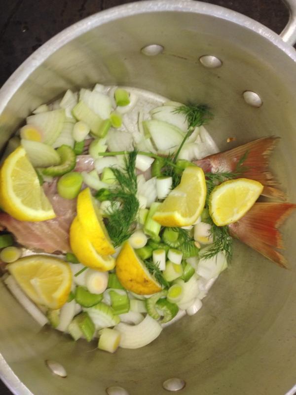 _GabsLR's tweet image. Fish stock!! #practicaltime