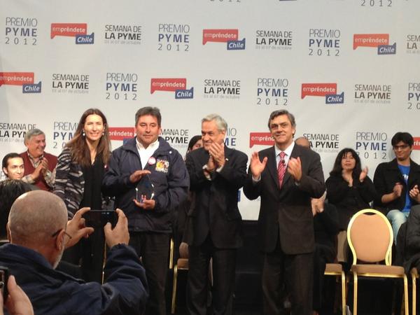 Sercotec_Chile's tweet photo. Apiqueen, apoyado por Sercotec recibe el premio al Emprendedor del Año en #PremioPyme2012 http://t.co/E6U6G93N