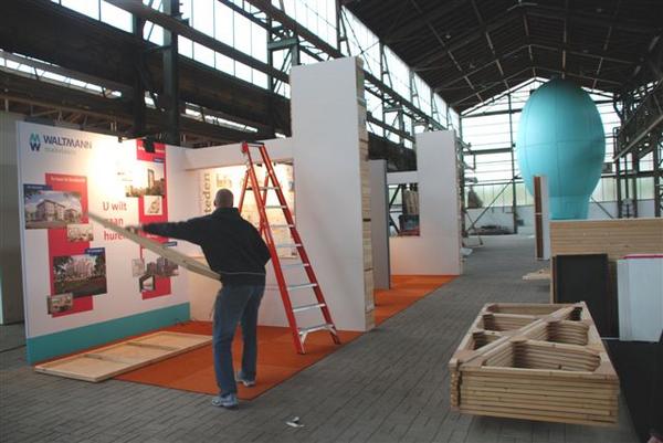 WinDrechtsteden's tweet photo. Er wordt hard gewerkt aan de Woondag. Zes oktober is iedereen van 10 tot 16u welkom in de Biesboschhal Dordrecht. http://t.co/9iBV3YhO