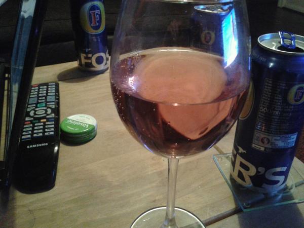 nrhope1's tweet image. Being a bit cheeky and finishing off @charlottehopex &amp;amp; @shannonhoggettx 's Rosè from last wkend!¡!  :) #flatAs = #harsh