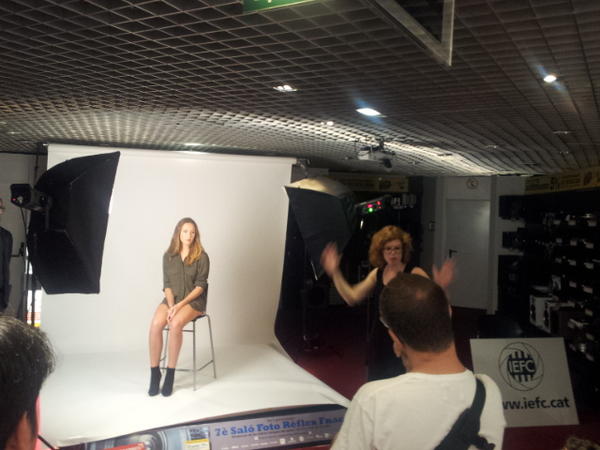 Fnac_CAT's tweet photo. Aquí seguim @IEFC_fotografia en el #salofotofnactriangle http://t.co/szWVjBwy