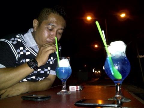 didaff_combi's tweet image. bilang Woww dong !“@pandjieku: sedooooott.. boo.. RT @robbyginio775 @pandjieku yg suegerrr2 biar melek #blueberryfloat http://t.co/IMmvq1Bt”