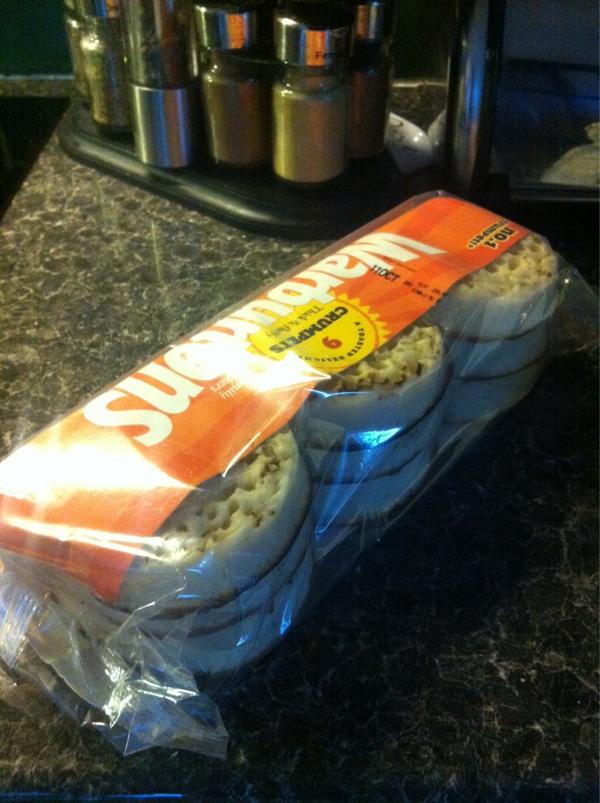 JasonNattrass's tweet image. Got the stocks in for @MissGray__ #crumpetlove #largepack