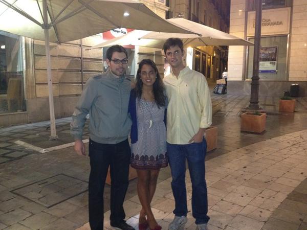 AnaCabrerad's tweet photo. @midas91 cuenca noche de grupo 2 :) http://t.co/dyipCLQj