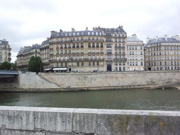 Battlefield's tweet image. #BF3 fan Matt Mills took this pic and later noticed that he felt like he'd been there before. Retweet if you know why!