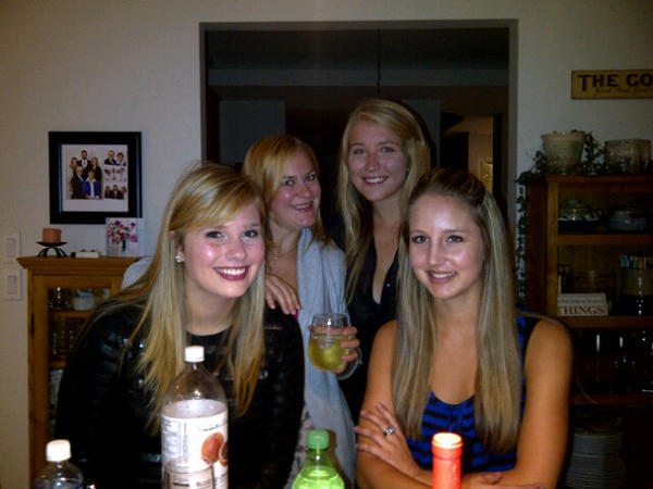 EmNoelCarlson's tweet photo. Bunch a blondies!! #girlsnight http://t.co/F8AR5tTD