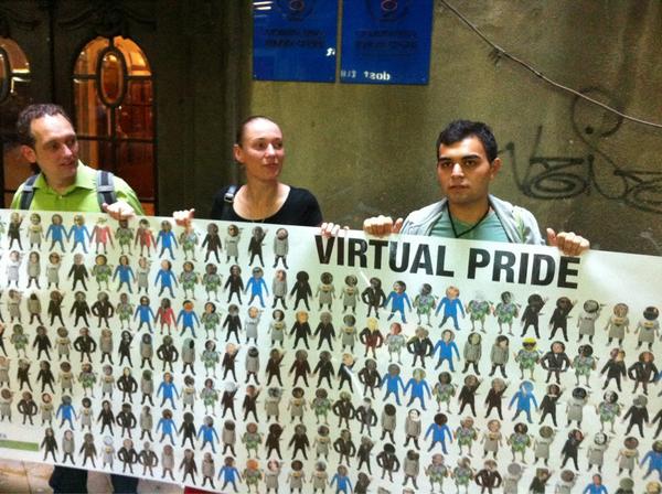 MarijeC's tweet photo. De Virtuele Pride in de back street, toch stiekem echt buiten http://t.co/rrCoutT0