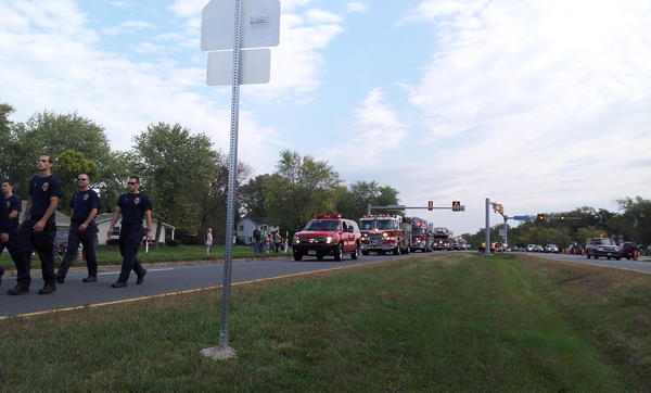 LoudounMagazine's tweet photo. Sterlingfest parade begins! http://t.co/fHn79XVR