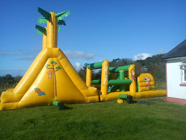 PaddyH101's tweet image. Woke up to find this in the back garden :D #ObstacleCourseFun #Happy7thBirthdayCillian :D