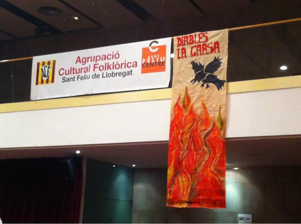 diableslagarsa's tweet photo. Dia gran per la nostra colla! Dinar de diables i exdiables!!! http://t.co/9Vylusej