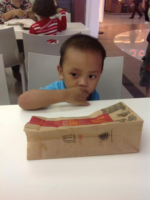 dianwito's tweet photo. Sabtu sore hang out brg eel di Mc D. Mkn kentang goreng enaknyoo.. http://t.co/DScI1FOR