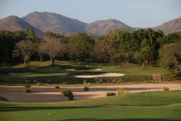 GolfSpringfield's tweet photo. Come on! Give it your best shot! Hole 6 mountain course.. http://t.co/q94N8OrW