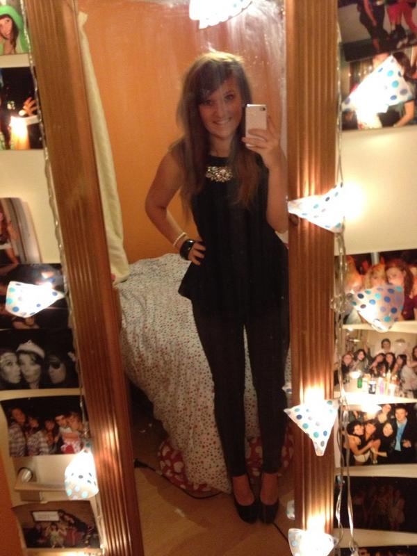 LucyCollier3's tweet image. Ready for spoons #officialiphonewanker #selftake #yolo