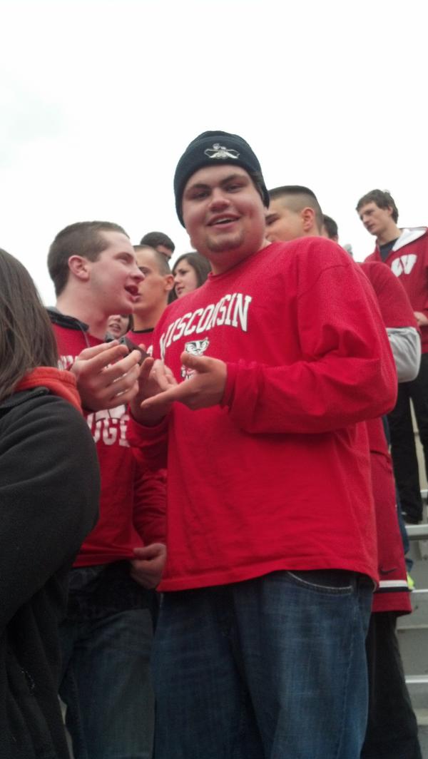 _Noles15's tweet image. "@MactownTheChef: @TheBinxCat why didnt you tell me you were at my the game. #outsidecat http://t.co/mm6cNeke" #EvilTwin