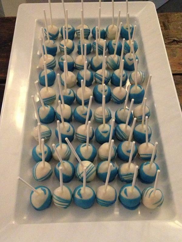 Lekkere sfeer bij huwelijksfeest Marije en Joost. Cupcake lolly's , scropino en oma bob's bitterballen.