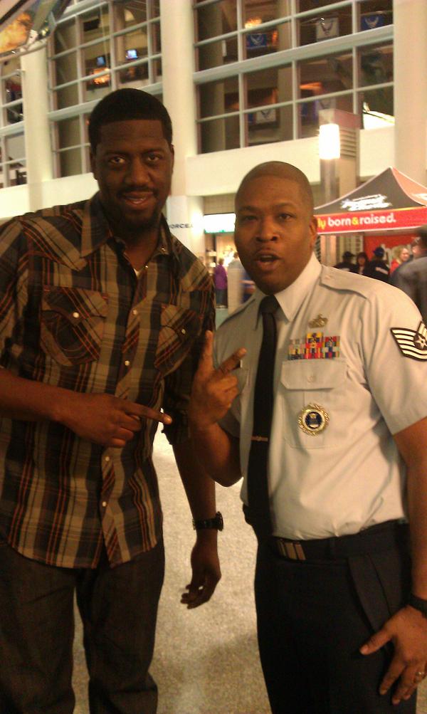 ... Me and big homie @ComedianSpank  at 76ers game.... #916 support him and <a href="/KevinHart4real/">Kevin Hart</a> 2nite