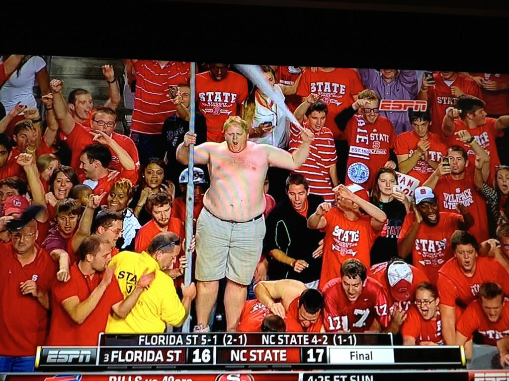 A4kxuukCQAAVsM_.jpg:large