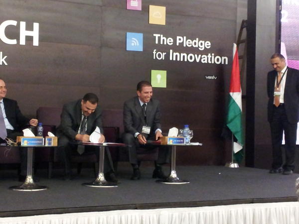 danb6's tweet image. At #Expotech Ramallah Pita and USaid are signing an agreement. Probably on financual support #fb