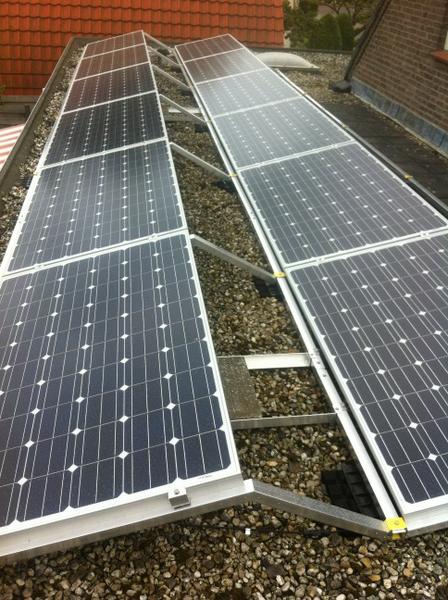 hellospero's tweet photo. 3kw kit 12 panelen van energy-tic voor plat dak. Snel, goed en slim gelegd door Harmen. http://t.co/8ob7JAES