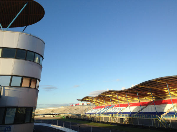 ttcircuitassen's tweet photo. Goedemorgen! Vandaag een mooie Race of the Champions met maar liefst 8 races vanaf 12:45u #TTAssen http://t.co/InyFMlNZ