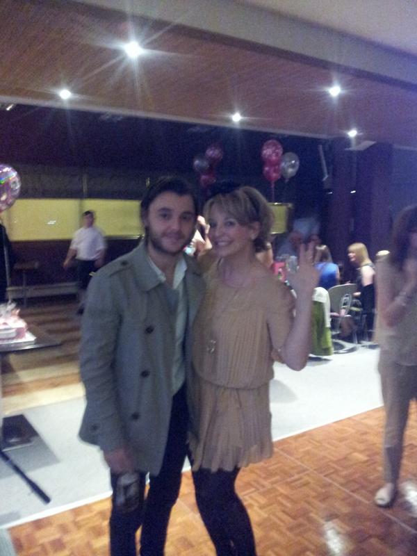 Collectiveuk's tweet photo. @Leon_Jackson 

The band thoroughly enjoyed your company last night...

TC http://t.co/qMLqMQmO