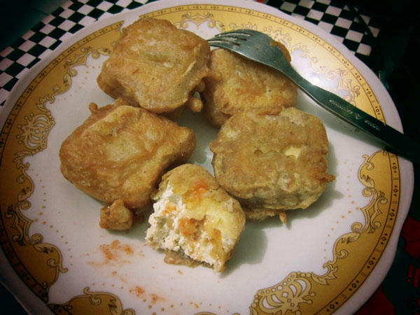 thepopoh's tweet photo. #meskipun #tahu #harus #difotodulu #makan #gakkemakan #yangpentingfoto http://t.co/NC99nwQh