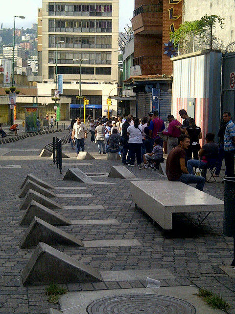 andreab59's tweet image. Electores en cola en el Colegio Ntra. Sra. De Guadalupe en Sabana Grande, Caracas